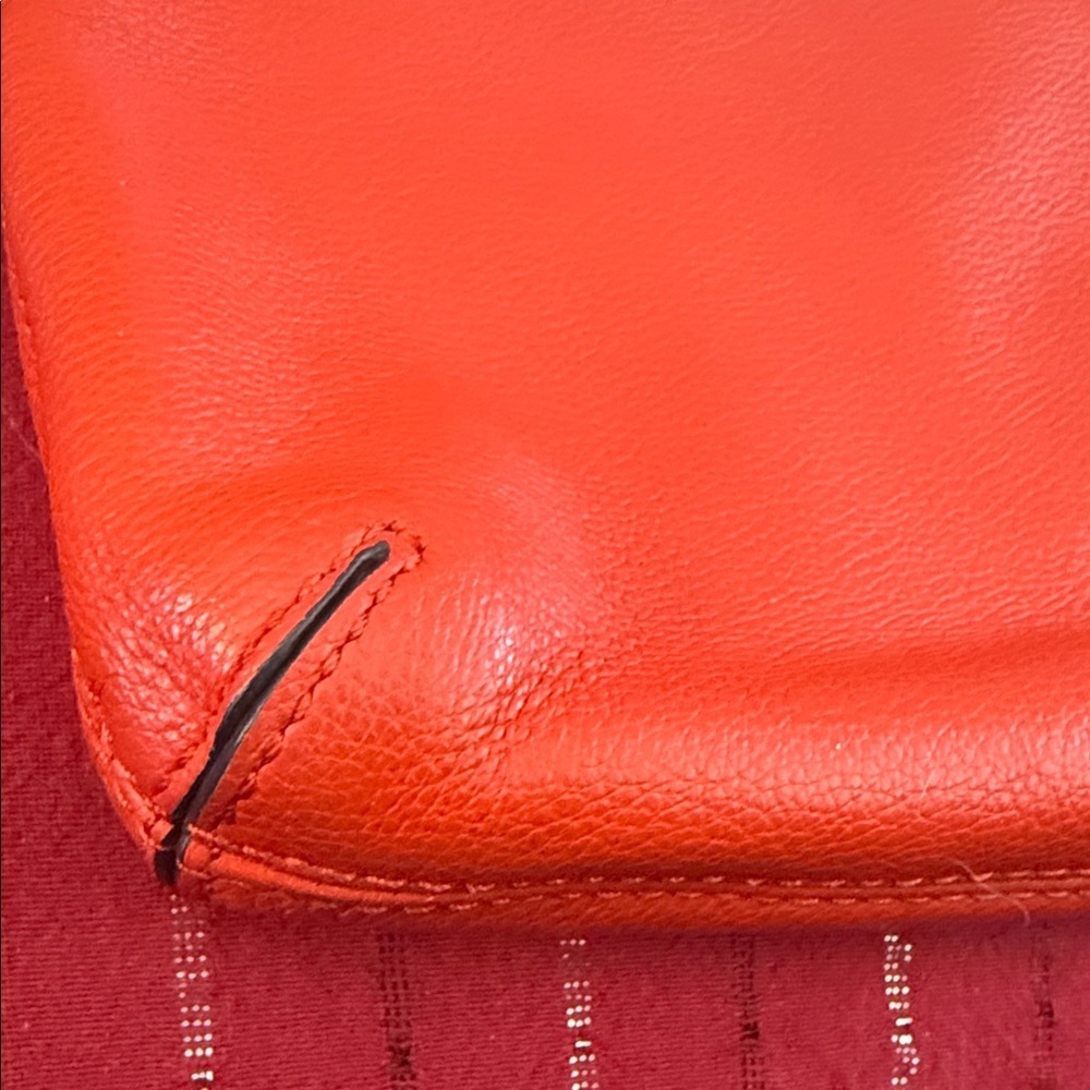 Michael Kors Pebbled Leather crossbody bag EST 1981 Gold hardware. Like New - Picture 5 of 16